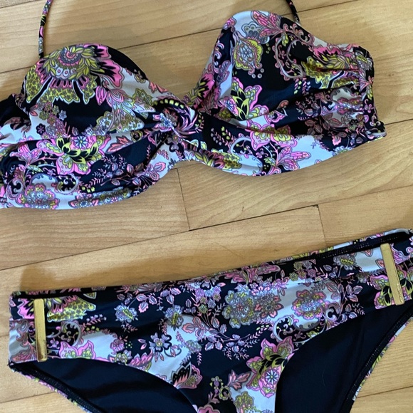 Victoria’s Secret Swim set - Picture 2 of 3